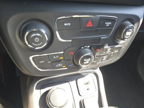 Used 2019 Jeep Compass Latitude AWD/4WD image 17