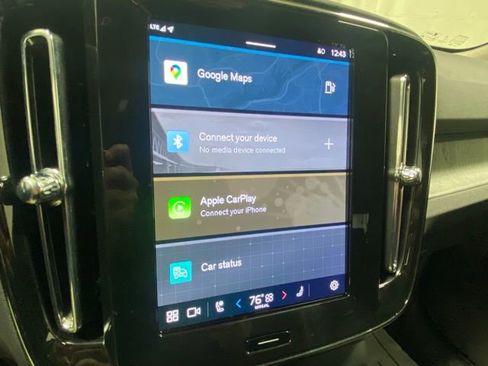 Used 2025 Volvo XC40 B5 Core image 18