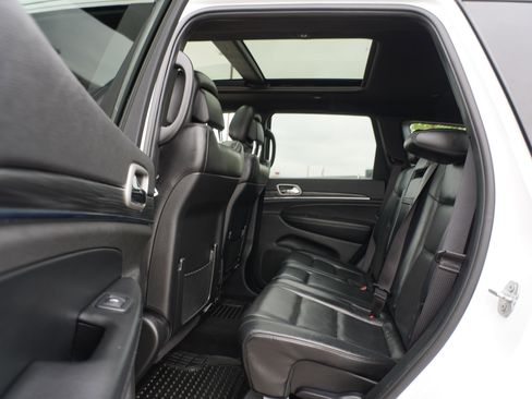 Used 2019 Jeep Grand Cherokee Limited w/ Luxury Group II AWD/4WD image 18