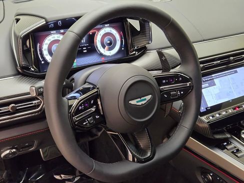 Used 2025 Aston Martin Vanquish RWD image 33