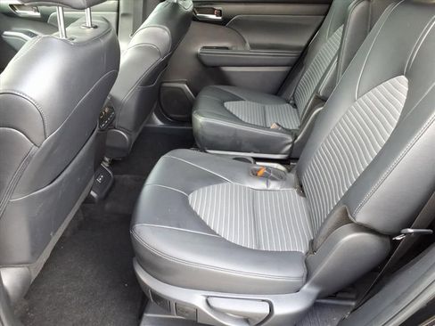 Certified 2025 Toyota Highlander XSE AWD/4WD image 13