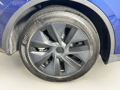 Used 2024 Tesla Model Y Long Range AWD/4WD image 11
