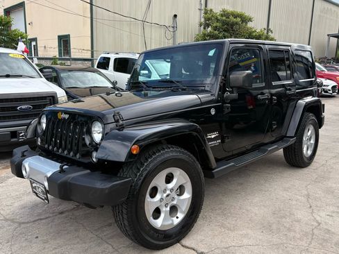 Used 2015 Jeep Wrangler Unlimited Sahara image 3