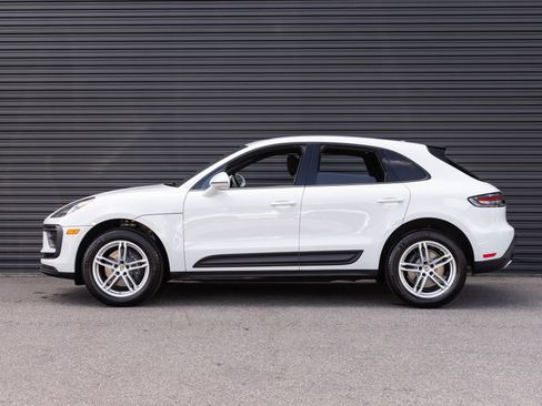 Certified 2026 Porsche Macan AWD/4WD image 2