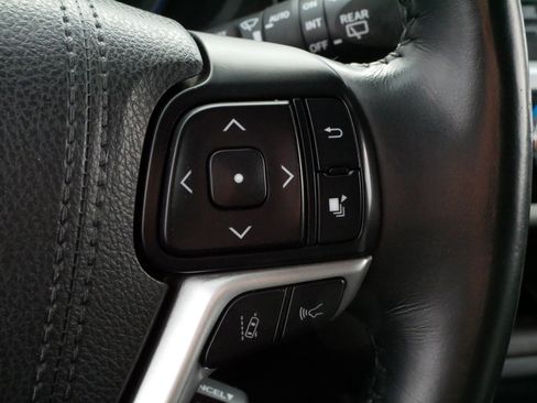 Used 2017 Toyota Highlander Limited Platinum image 25