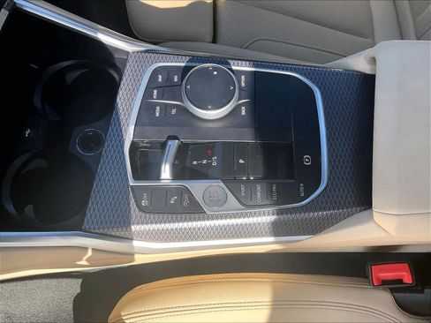Used 2025 BMW 330i Sedan w/ M Sport Package RWD image 19