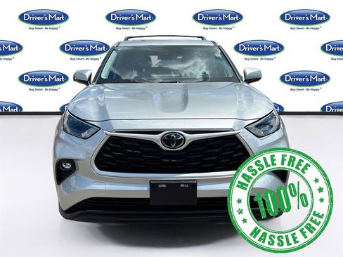 Used 2023 Toyota Highlander LE FWD image 2