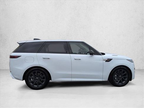 Used 2025 Land Rover Range Rover Sport Dynamic SE AWD/4WD image 4