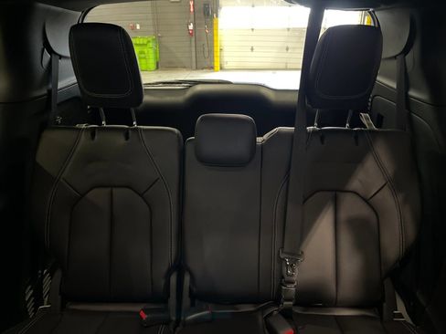 Used 2026 Chrysler Pacifica Select image 17