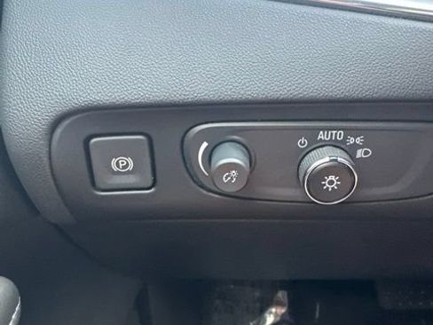 Used 2021 Buick Enclave Avenir w/ Avenir Technology Package AWD/4WD image 36