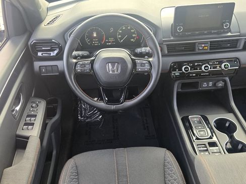 Certified 2025 Honda Pilot Sport image 12