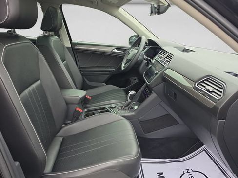 Used 2022 Volkswagen Tiguan SE AWD/4WD image 16