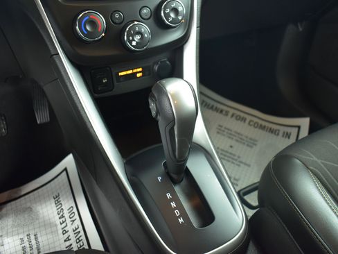 Used 2022 Chevrolet Trax LT w/ LT Convenience Package image 18