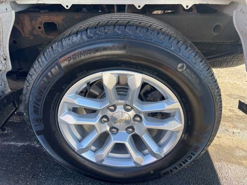 Used 2022 Chevrolet Silverado 1500 LT image 11