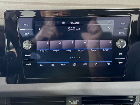 Used 2025 Volkswagen Jetta SE FWD image 23
