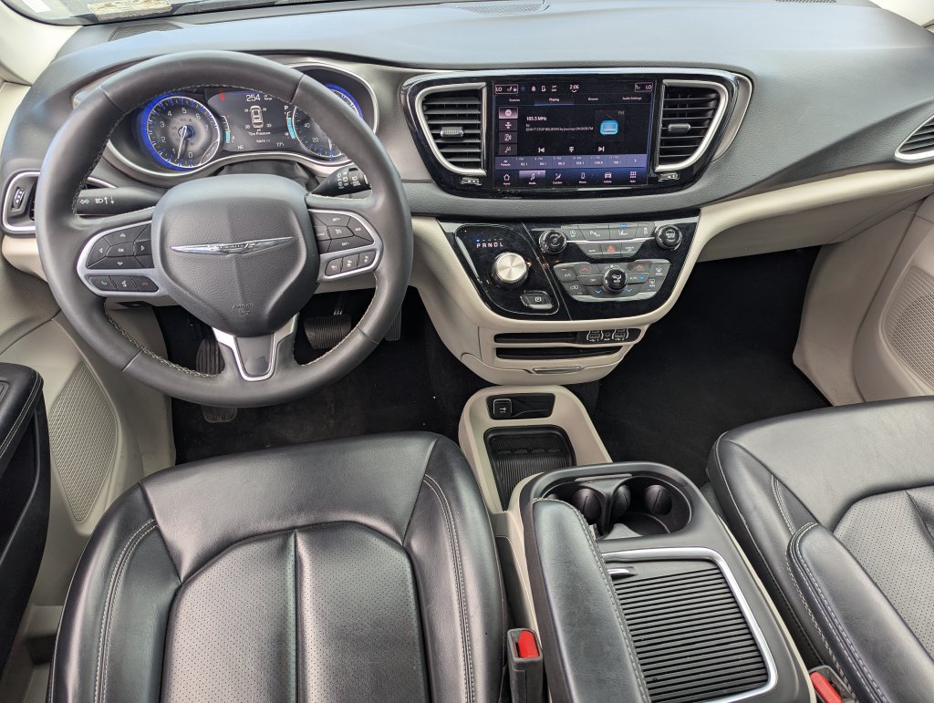 Used 2023 Chrysler Pacifica Touring-L FWD image 28