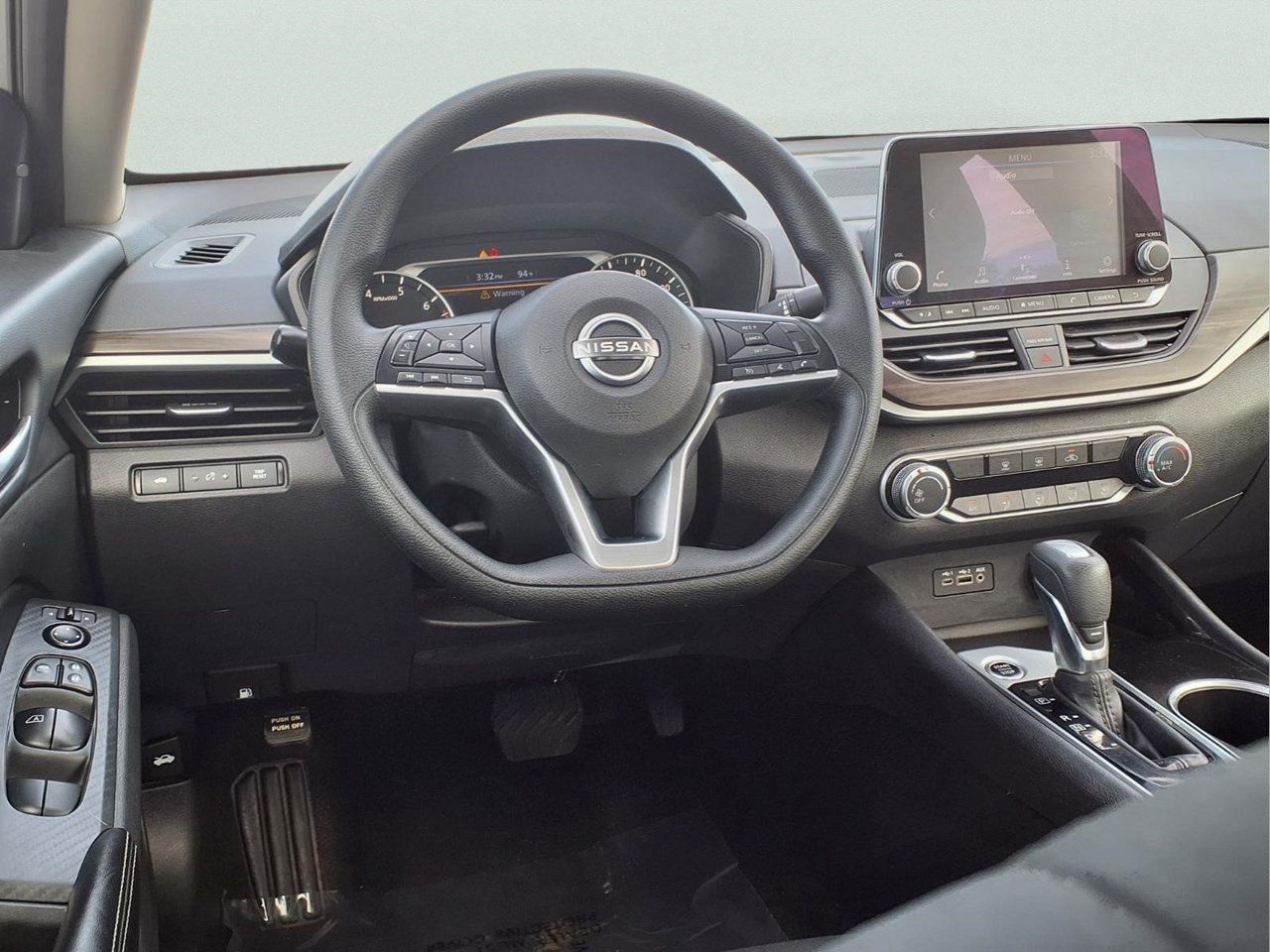 Used 2024 Nissan Altima 2.5 SV FWD image 11