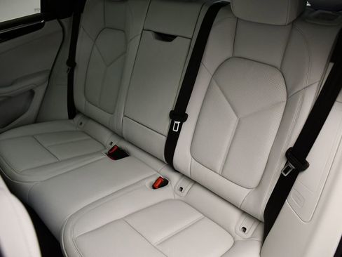 Certified 2025 Porsche Macan image 46