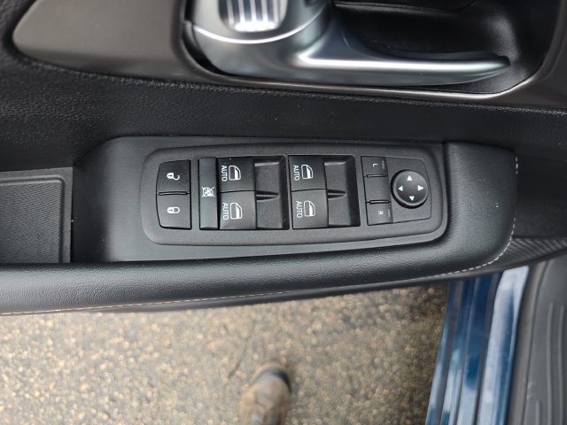 Used 2025 Chrysler Pacifica Select FWD image 33