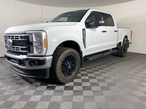Used 2023 Ford F250 XLT AWD/4WD image 2