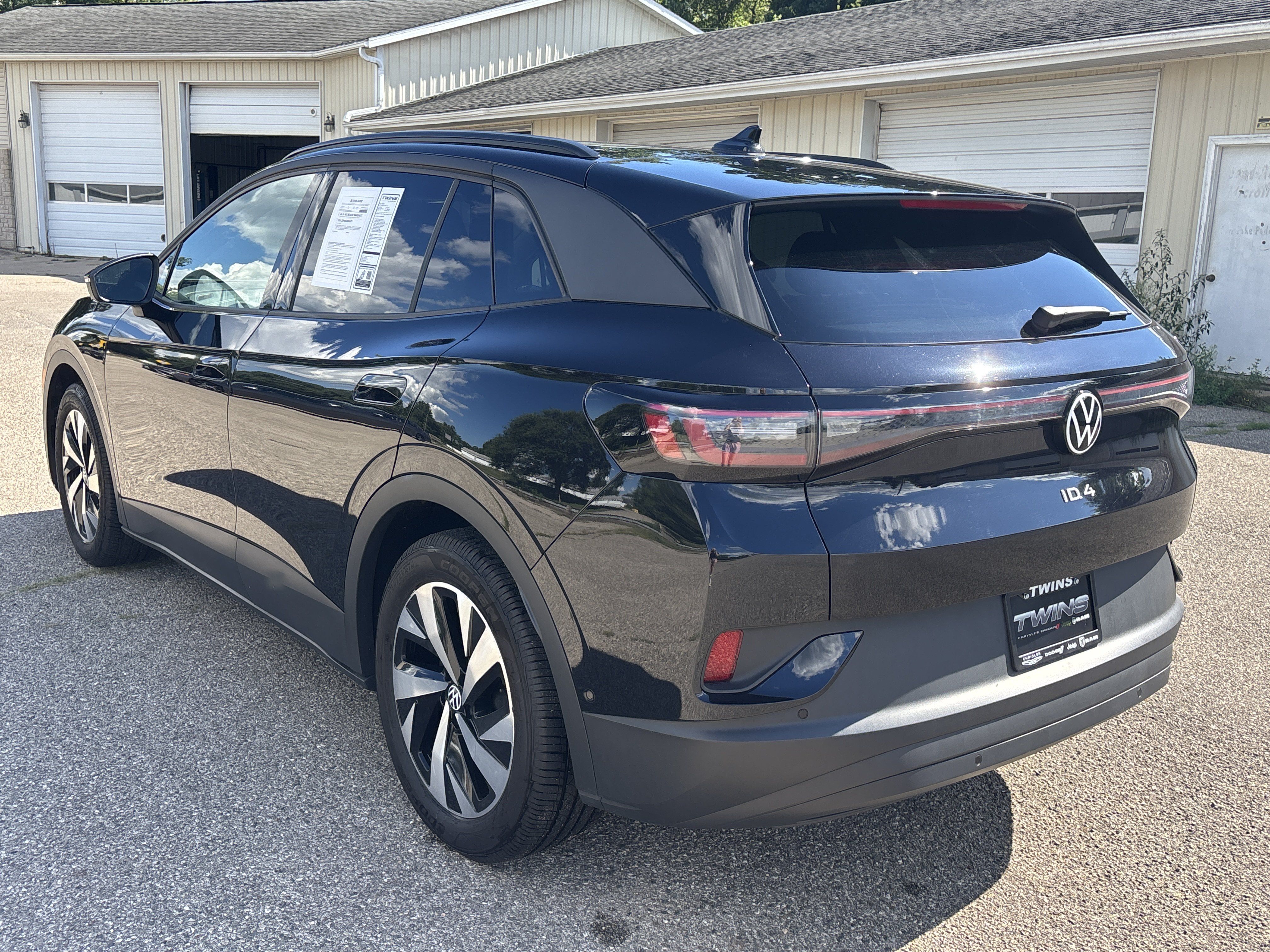 Used 2024 Volkswagen ID.4 2WD image 6