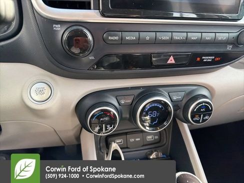 Used 2022 Hyundai Venue Limited FWD image 12