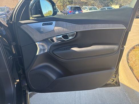 Certified 2023 Volvo XC60 B5 Plus w/ Protection Package Premier image 11