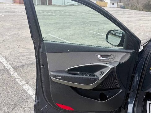 Used 2017 Hyundai Santa Fe SE Ultimate 4dr SUV w/ SE Ultimate Tech Package 03 image 9