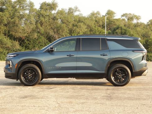 Used 2025 Chevrolet Traverse LT AWD/4WD image 4