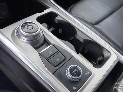 Used 2023 Ford Explorer XLT image 13