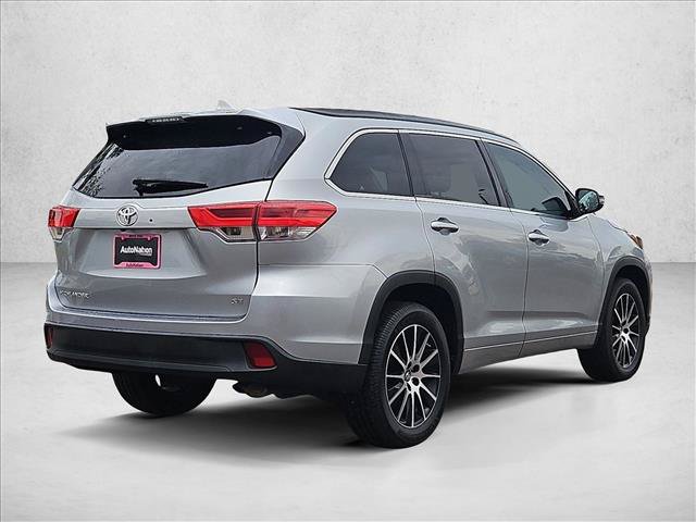 Used 2017 Toyota Highlander SE FWD image 5