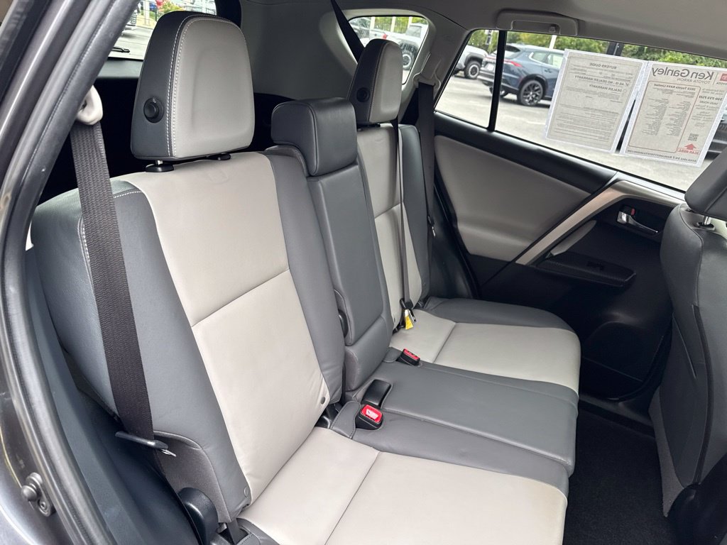 Used 2015 Toyota RAV4 Limited AWD/4WD image 32