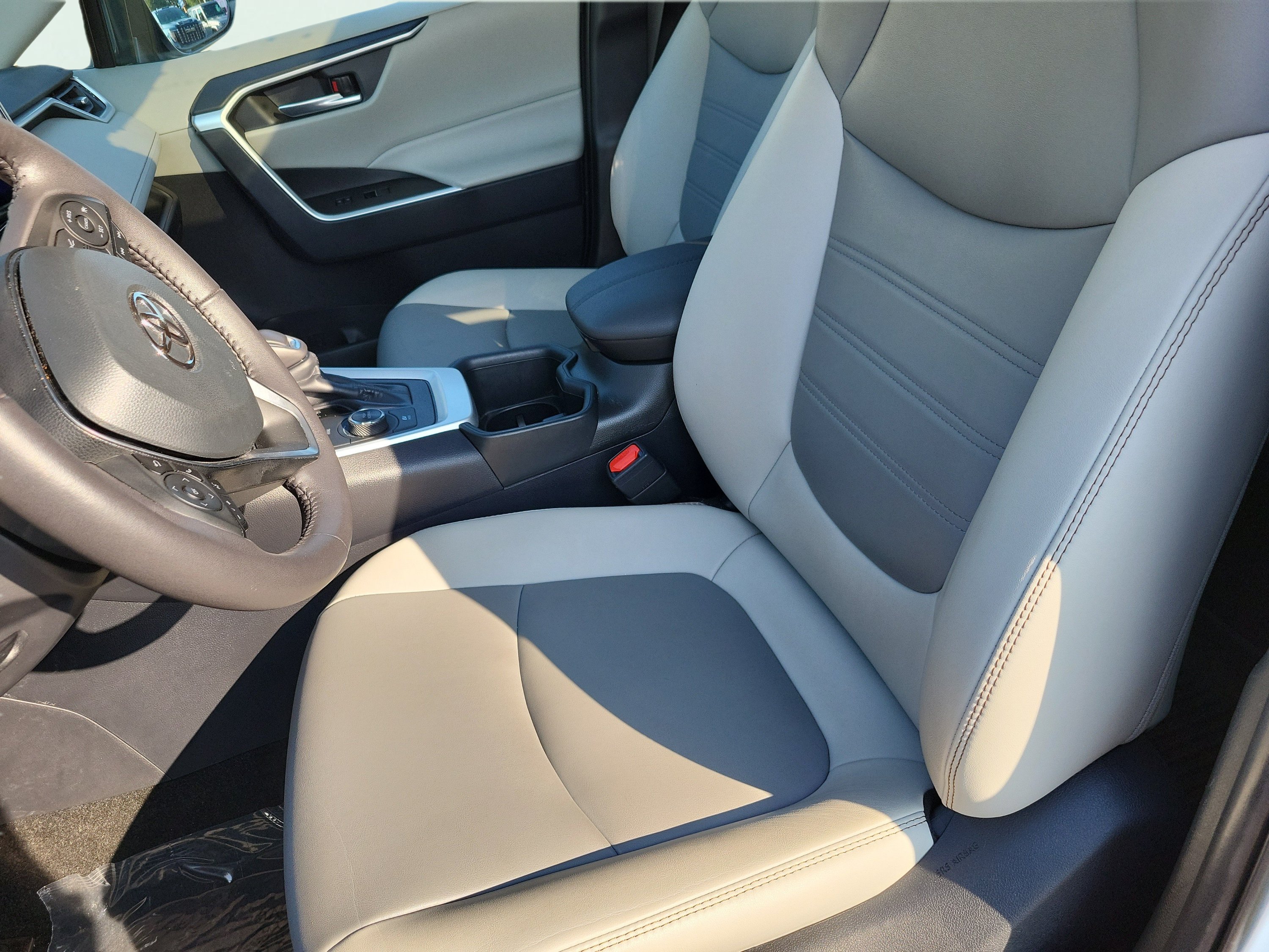 Used 2025 Toyota RAV4 XLE Premium w/ Weather Package AWD/4WD image 21