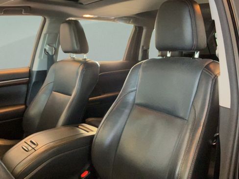 Used 2016 Toyota Highlander Limited FWD image 25