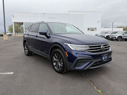 Used 2023 Volkswagen Tiguan SE image 3
