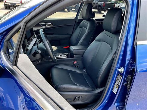 Used 2025 Kia Sportage EX FWD image 23