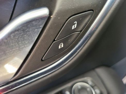 Used 2023 Chevrolet Suburban Premier image 23