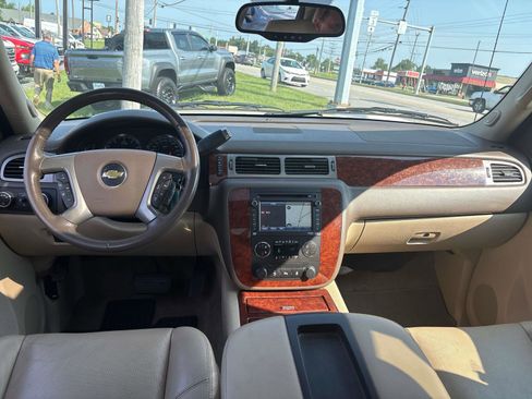 Used 2013 Chevrolet Avalanche LTZ image 7