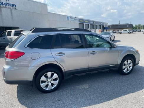 Used 2011 Subaru Outback 2.5i Limited w/ PWR Moonroof Pkg AWD/4WD image 8