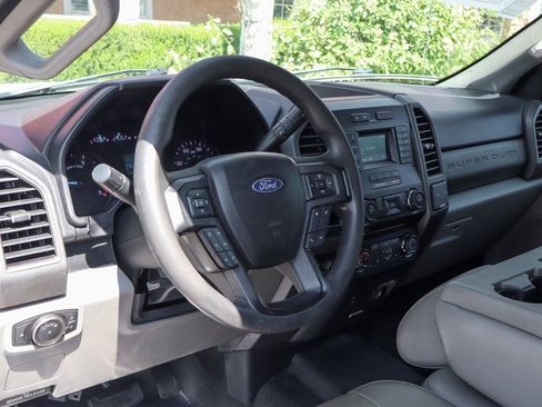 Used 2018 Ford F550 2WD Crew Cab Super Duty image 20