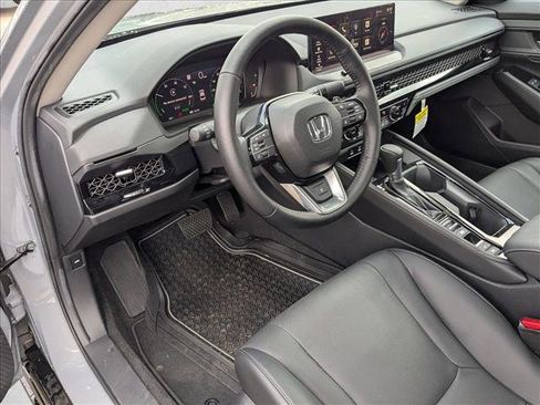 Used 2025 Honda Accord Touring image 9