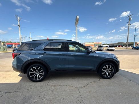 Used 2025 Ford Explorer ST-Line AWD/4WD image 7