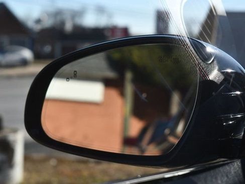 Used 2019 Genesis G70 2.0T Advanced w/ Sport Package image 47