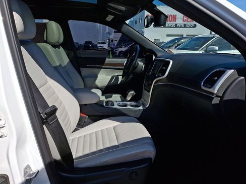 Used 2018 Jeep Grand Cherokee Limited AWD/4WD image 6