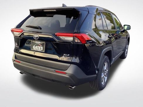 Used 2025 Toyota RAV4 XLE AWD/4WD image 9