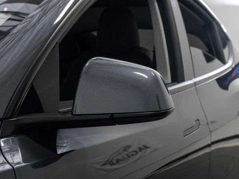 Used 2022 Tesla Model Y Long Range image 44