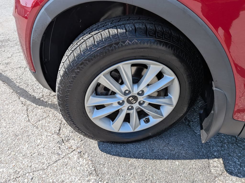 Used 2020 Kia Sorento LX FWD image 9