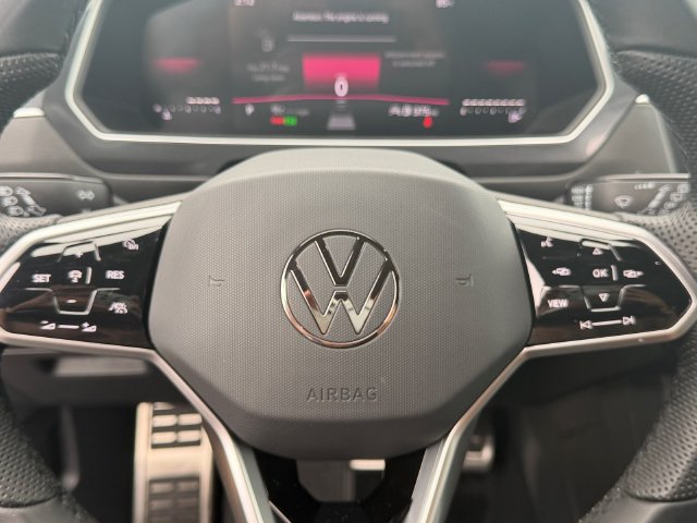 Used 2024 Volkswagen Tiguan SE R-Line FWD image 27