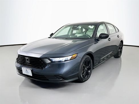 Certified 2025 Honda Accord SE image 4