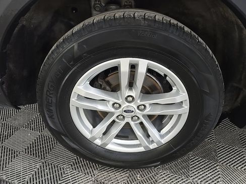 Certified 2023 Ford Explorer XLT w/ Equipment Group 202A AWD/4WD image 18